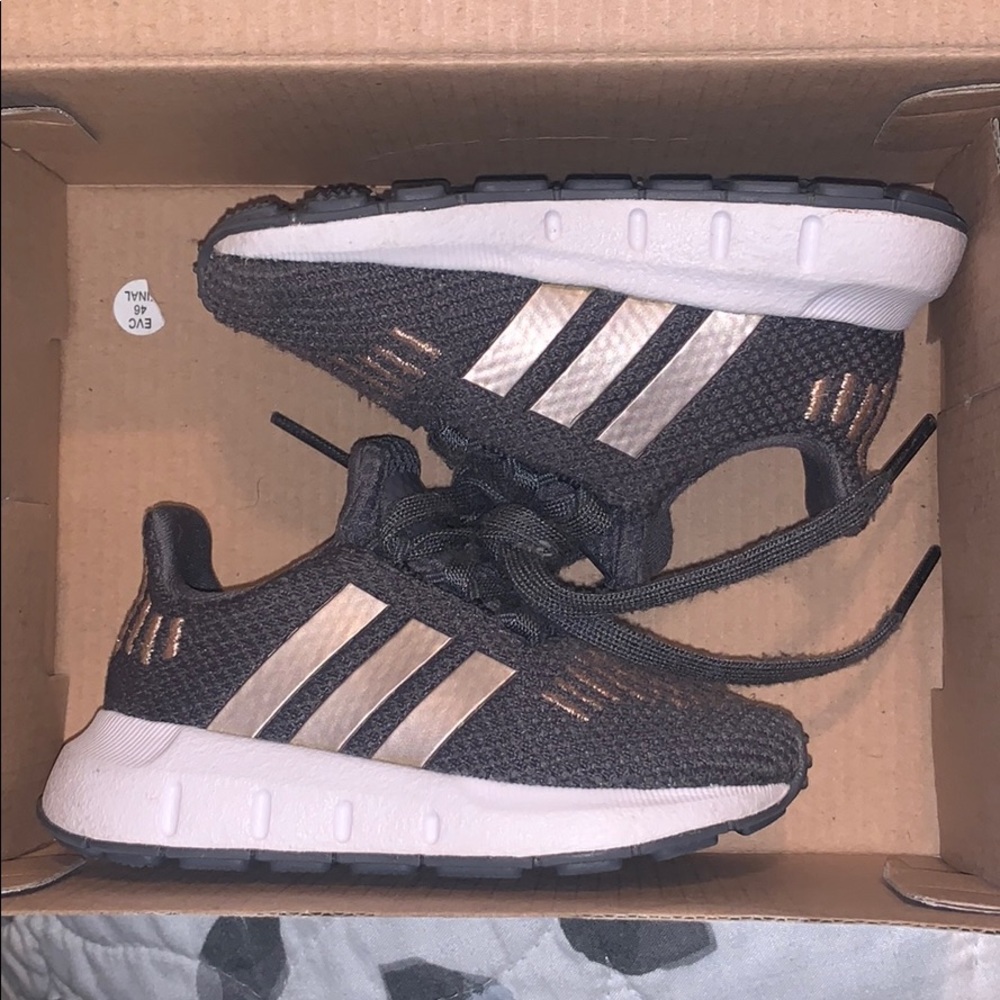 Adidas “Swift run 1”